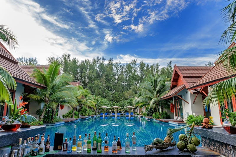 Hotels & Resorts